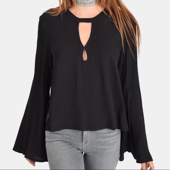 MINKPINK Tops - MINKPINK Black Keyhole Top
